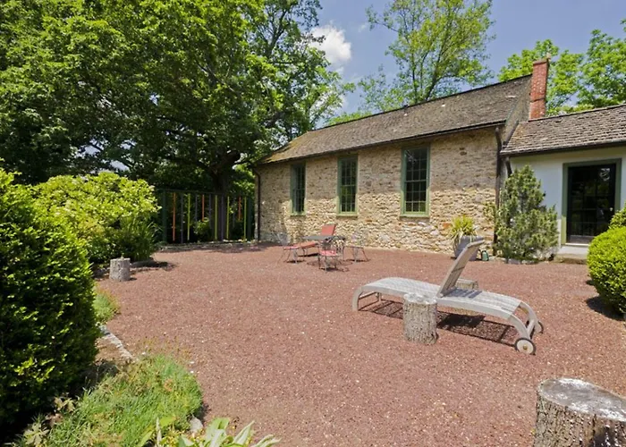 The Buck School Inn